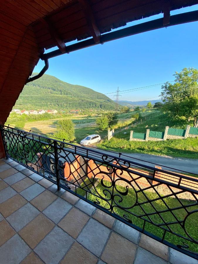 Літній будинок Mountain View *